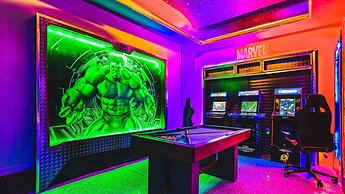 Luxury Retreat: Pool, Water Park, Near Disney