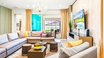 Luxury Retreat: Pool, Water Park, Near Disney