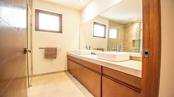 Casa del Mar by Kivoya