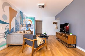 2BR Family Apt Puente de la Mujer View