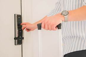 2BR Family Apt Puente de la Mujer View