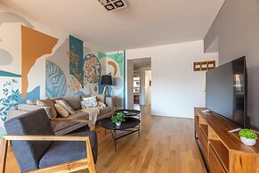 2BR Family Apt Puente de la Mujer View