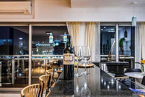 2BR Family Apt Puente de la Mujer View