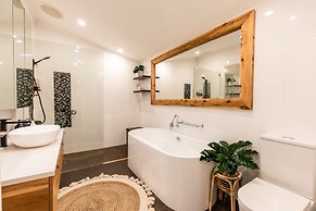 Peninsula Villa Retreat With Pool Hot Tub