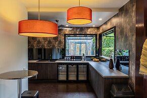 Peninsula Villa Retreat With Pool Hot Tub