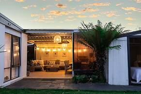 Sol Coastal Retreat - Outdoor Spa and Sauna