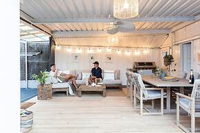 Sol Coastal Retreat - Outdoor Spa and Sauna