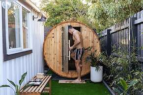 Sol Coastal Retreat - Outdoor Spa and Sauna