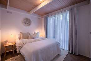 Sol Coastal Retreat - Outdoor Spa and Sauna