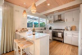 Sol Coastal Retreat - Outdoor Spa and Sauna