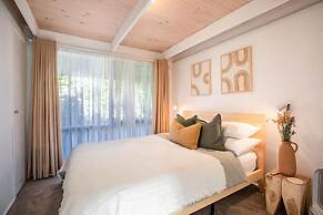 Sol Coastal Retreat - Outdoor Spa and Sauna