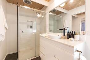 Sol Coastal Retreat - Outdoor Spa and Sauna