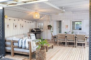 Sol Coastal Retreat - Outdoor Spa and Sauna