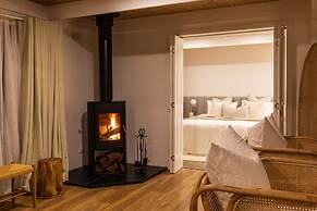 Sol Coastal Retreat - Outdoor Spa and Sauna