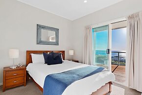Clifftop Family Retreat With Views Pool