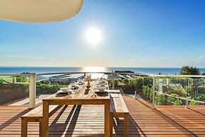 Clifftop Family Retreat With Views Pool