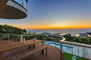Clifftop Family Retreat With Views Pool