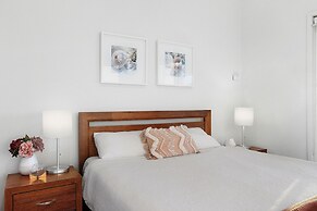 Clifftop Family Retreat With Views Pool