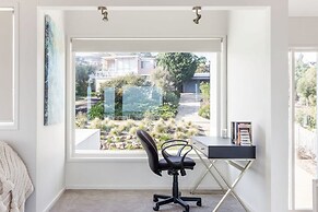 Clifftop Family Retreat With Views Pool