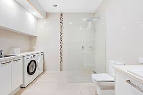 Clifftop Family Retreat With Views Pool