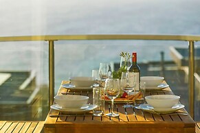 Clifftop Family Retreat With Views Pool