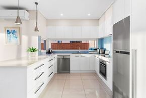 Clifftop Family Retreat With Views Pool