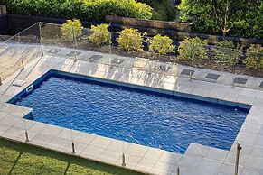 Clifftop Family Retreat With Views Pool