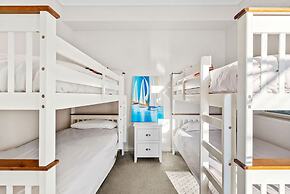 Clifftop Family Retreat With Views Pool