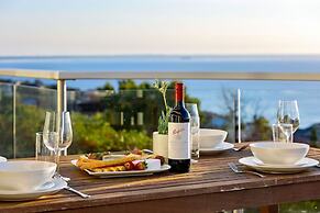 Clifftop Family Retreat With Views Pool