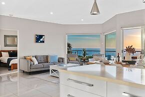 Clifftop Family Retreat With Views Pool