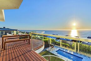 Clifftop Family Retreat With Views Pool