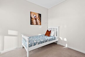 Clifftop Family Retreat With Views Pool