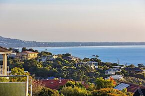 Clifftop Family Retreat With Views Pool