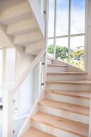 Clifftop Family Retreat With Views Pool