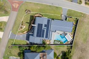 Bayview Luxe Entertainer Pool World Class View