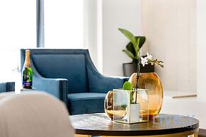 Bayview Luxe Entertainer Pool World Class View