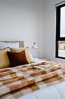 Bayview Luxe Entertainer Pool World Class View