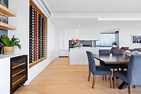 Bayview Luxe Entertainer Pool World Class View