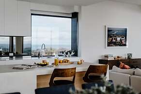 Bayview Luxe Entertainer Pool World Class View