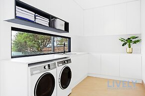 Bayview Luxe Entertainer Pool World Class View