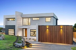 Bayview Luxe Entertainer Pool World Class View