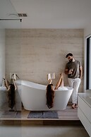 Bayview Luxe Entertainer Pool World Class View