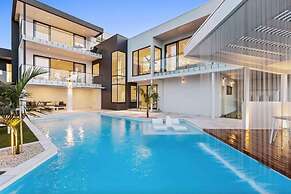 Bayview Luxe Entertainer Pool World Class View