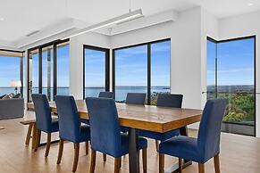 Bayview Luxe Entertainer Pool World Class View