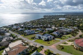 Bayview Luxe Entertainer Pool World Class View