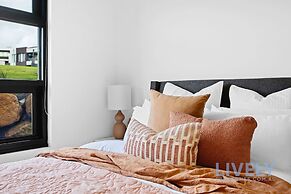 Bayview Luxe Entertainer Pool World Class View