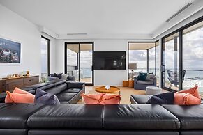 Bayview Luxe Entertainer Pool World Class View