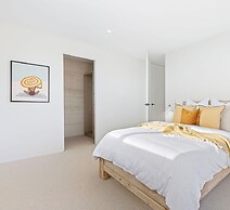 Bayview Luxe Entertainer Pool World Class View