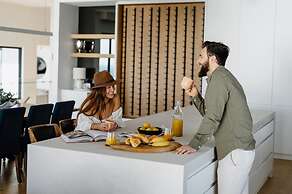 Bayview Luxe Entertainer Pool World Class View