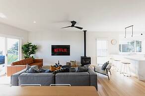 Clifftop Luxury With Spectacular Ocean Views